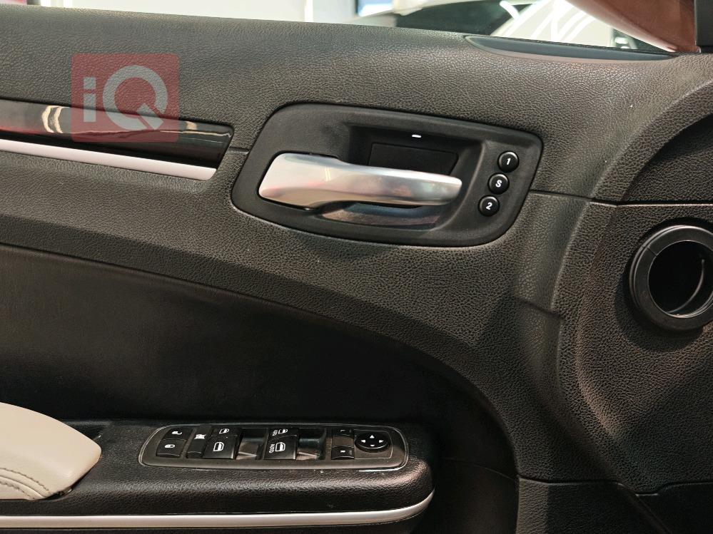 کرایسلەر 300